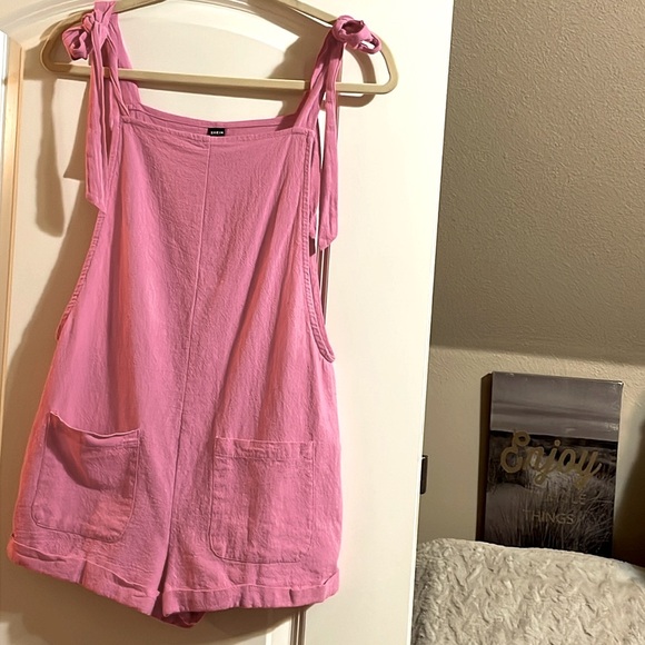 Barbie Pink pentifold Overalls SZ:S Romper Front Patch Pocket Ties on Shoulders - Picture 2 of 10